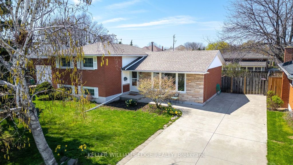 Photo of 156 Lakeside Drive, Grimsby, ON L3M 2L5 (MLS # X13042452)