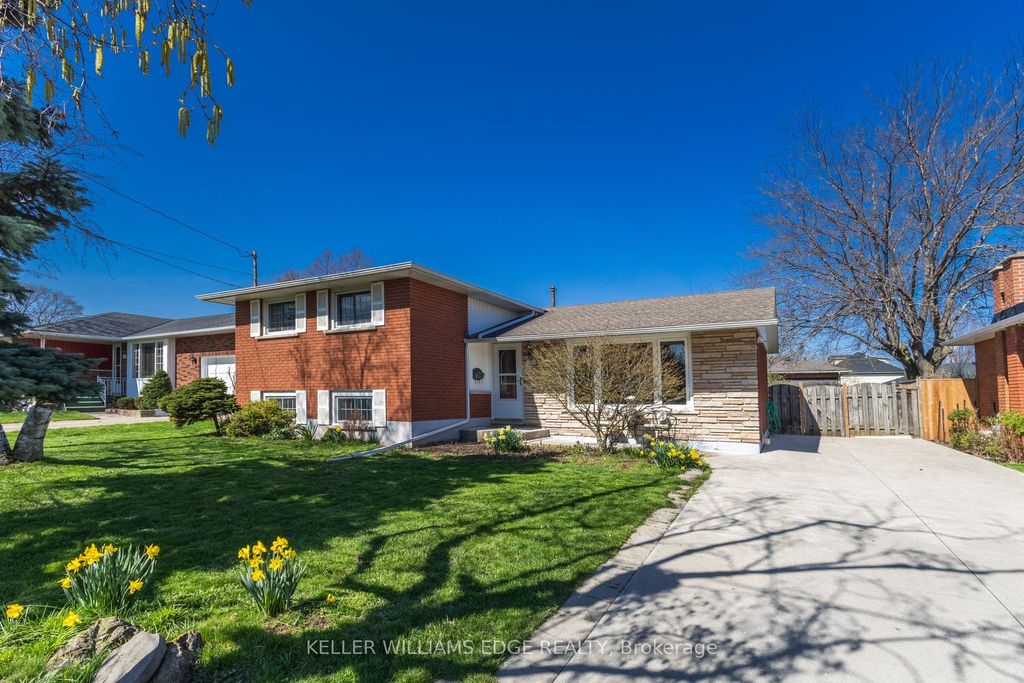 Photo of 156 Lakeside Drive, Grimsby, ON L3M 2L5 (MLS # X13042452)