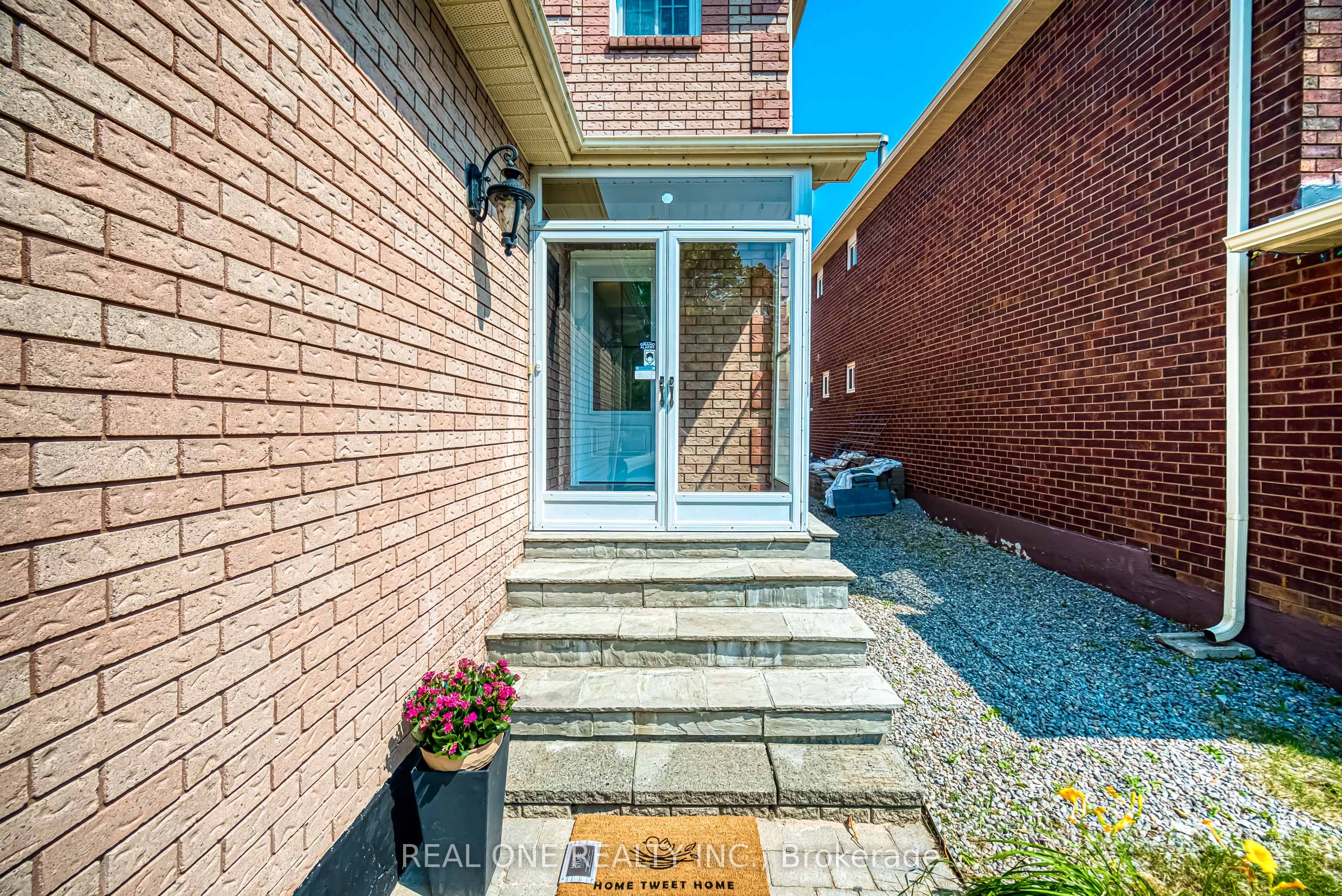 10 Squire Drive