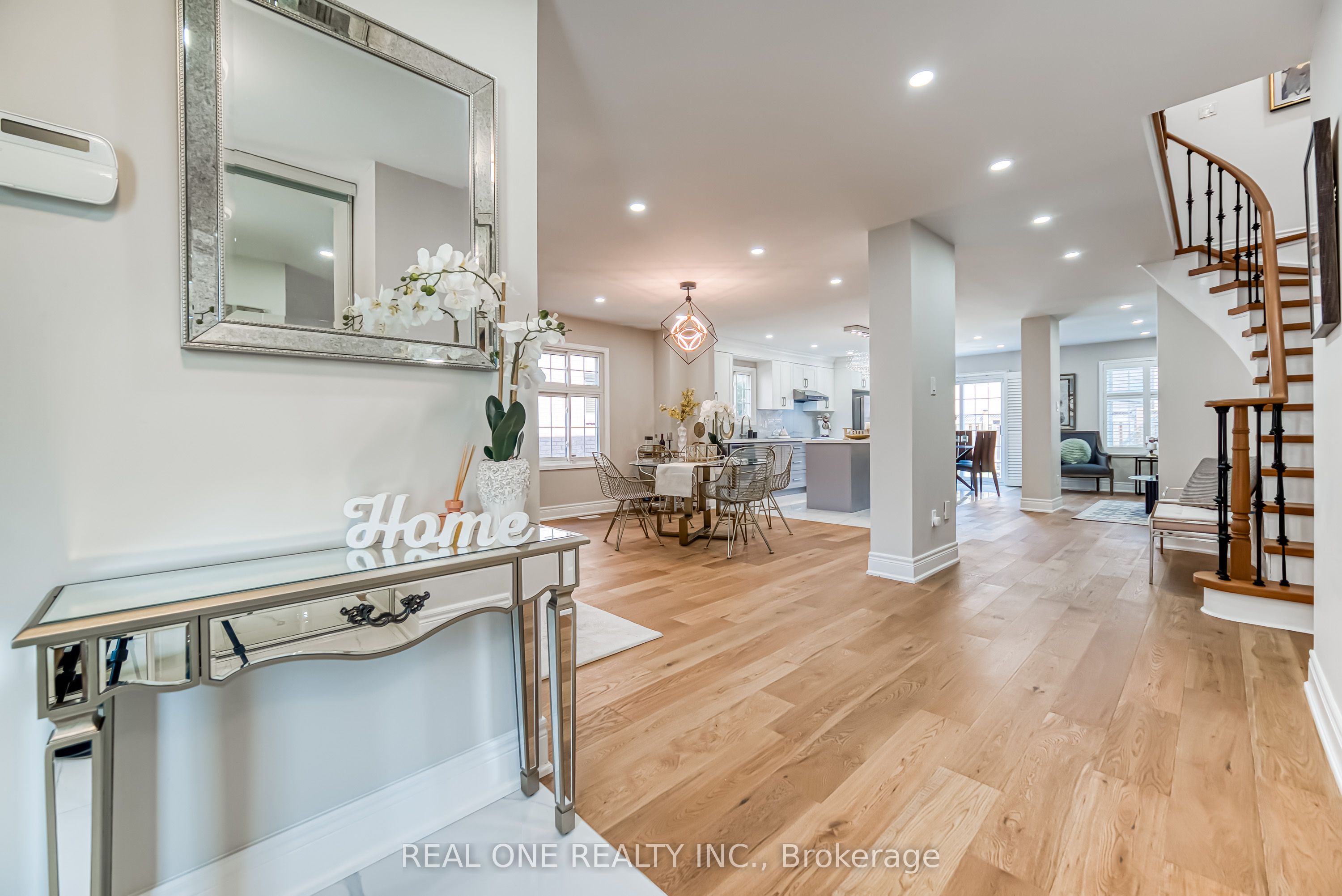 10 Squire Drive