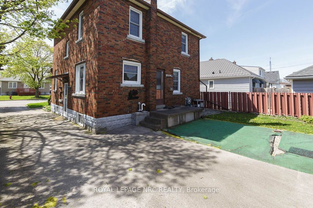 Photo of 248 Wallace Avenue S, Welland, ON L3B 1R6 (MLS # X13087386)