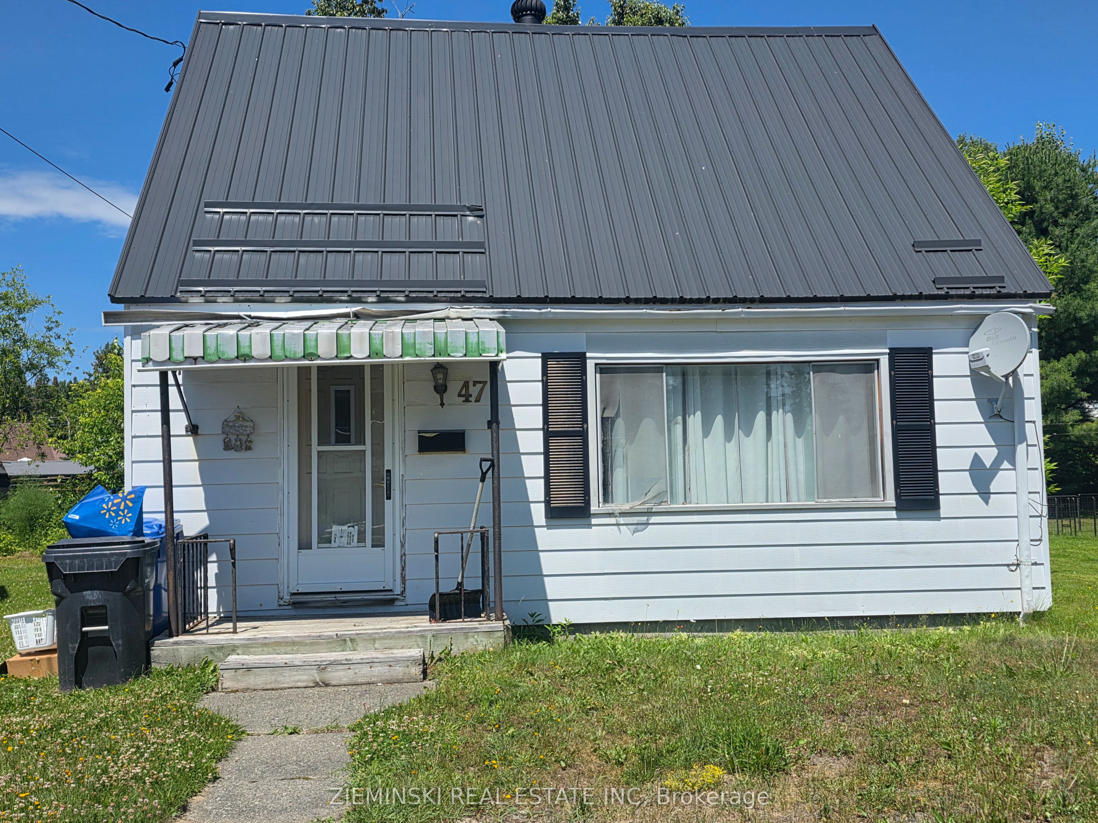 Photo 1 of 22 — 47 Tweedsmuir Road, Kirkland Lake, ON P2N 1J1