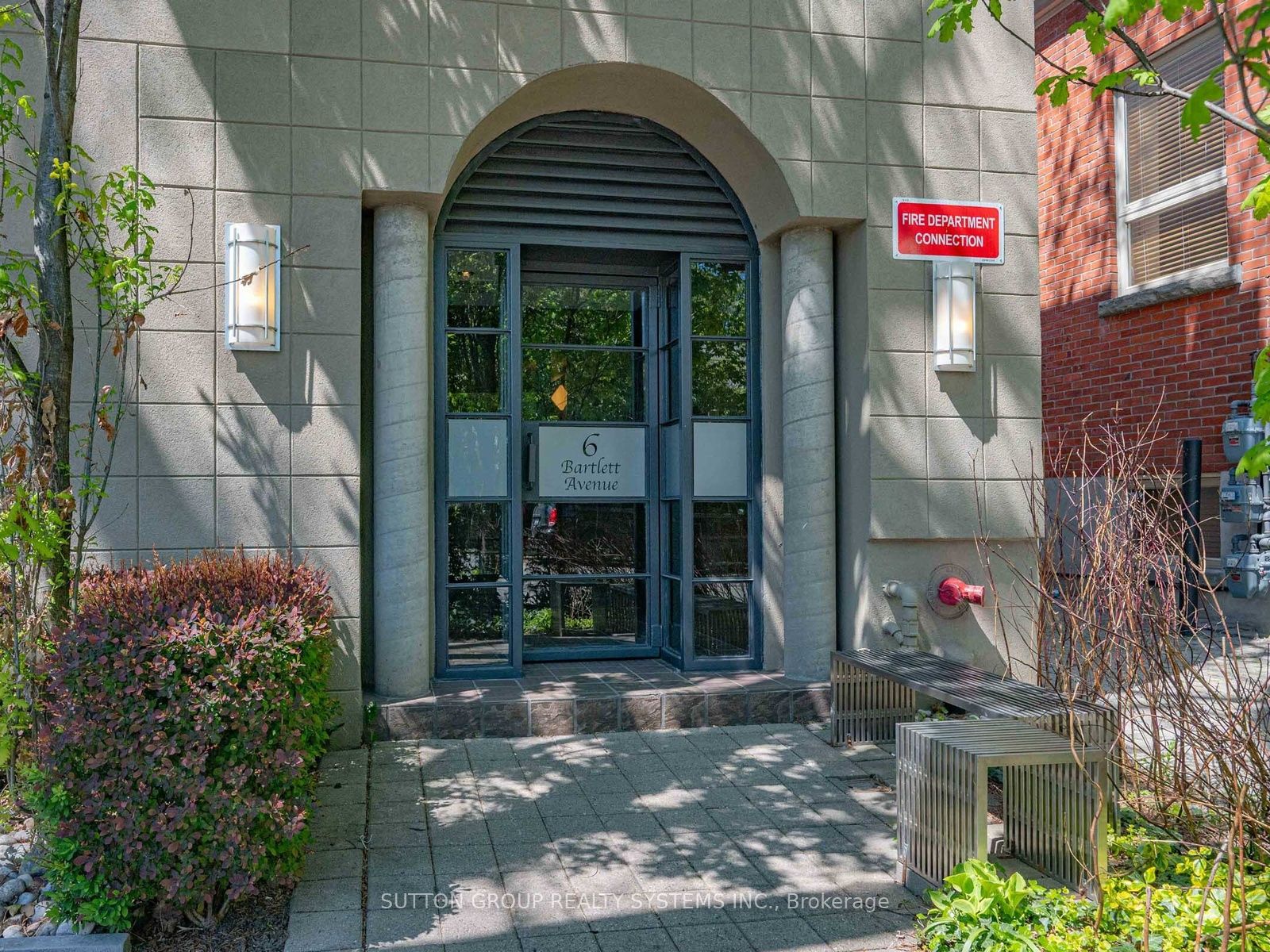 6 Bartlett Avenue W 5