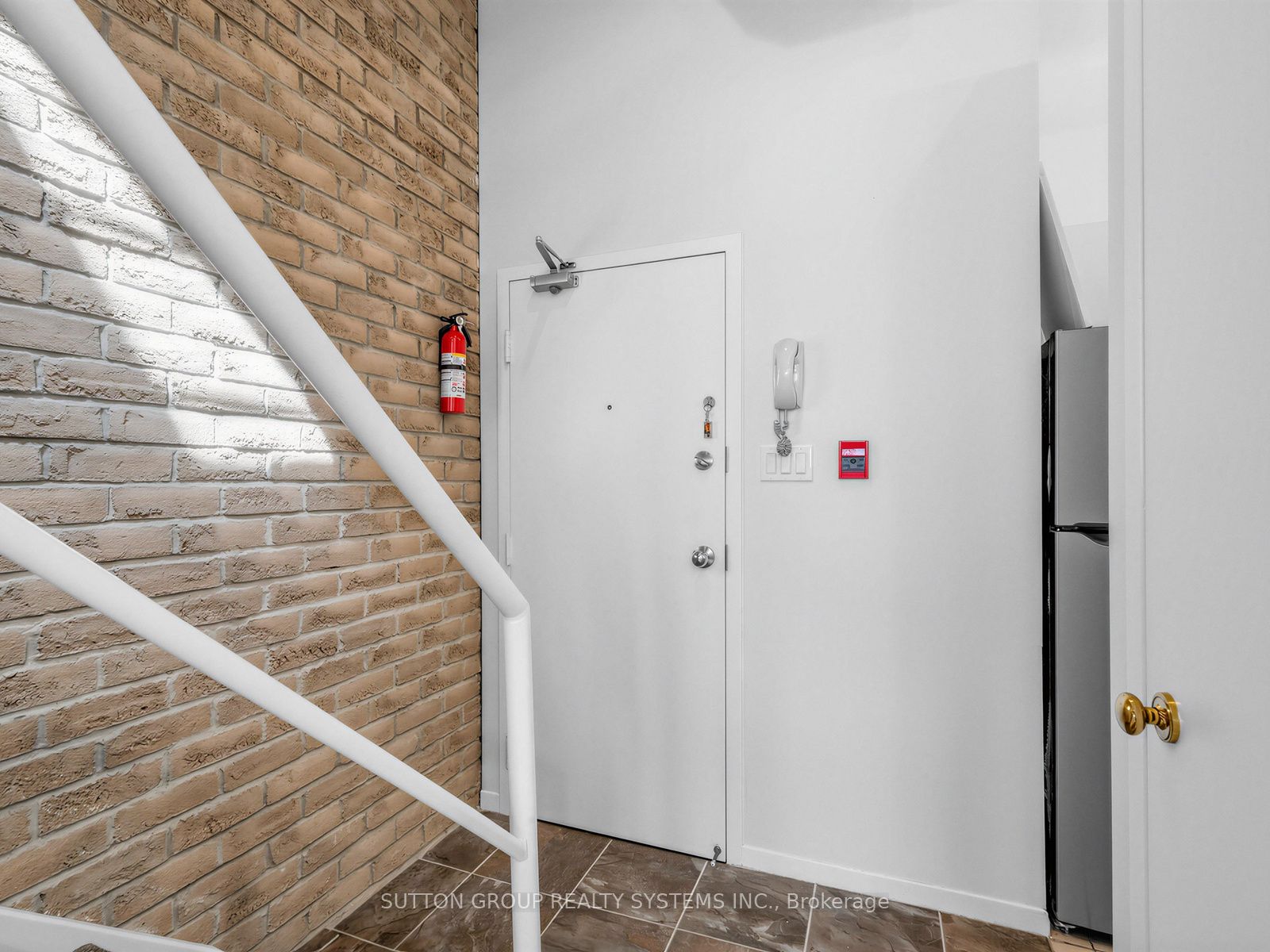 6 Bartlett Avenue W 5