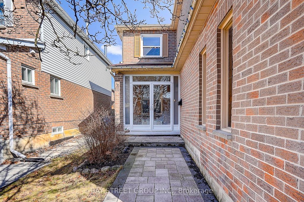 Photo of 43 Bluesky Crescent, Richmond Hill, ON L4C 8J2 (MLS # N12958920)