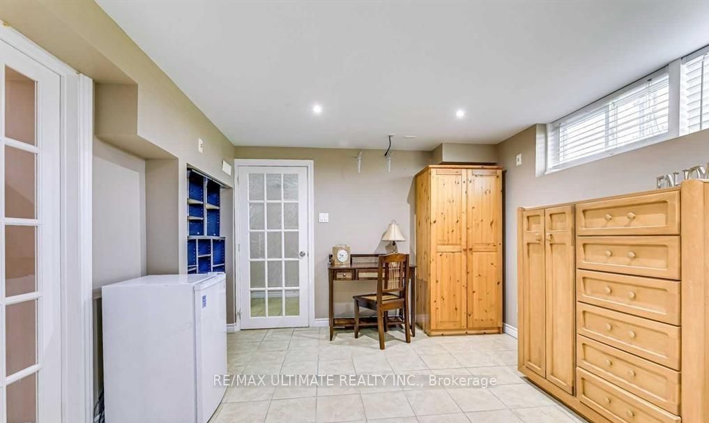 1209 Sixth Line Lower