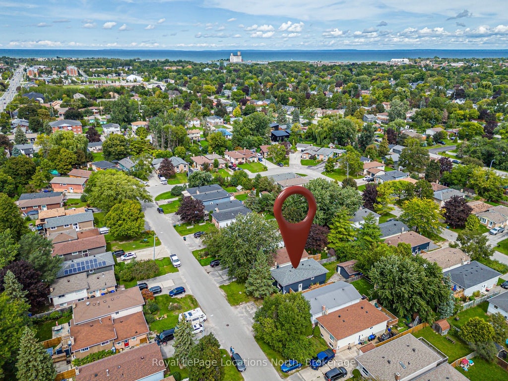 Photo of 47 Courtice Crescent, Collingwood, ON L9Y 4N7 (MLS # S13776254)