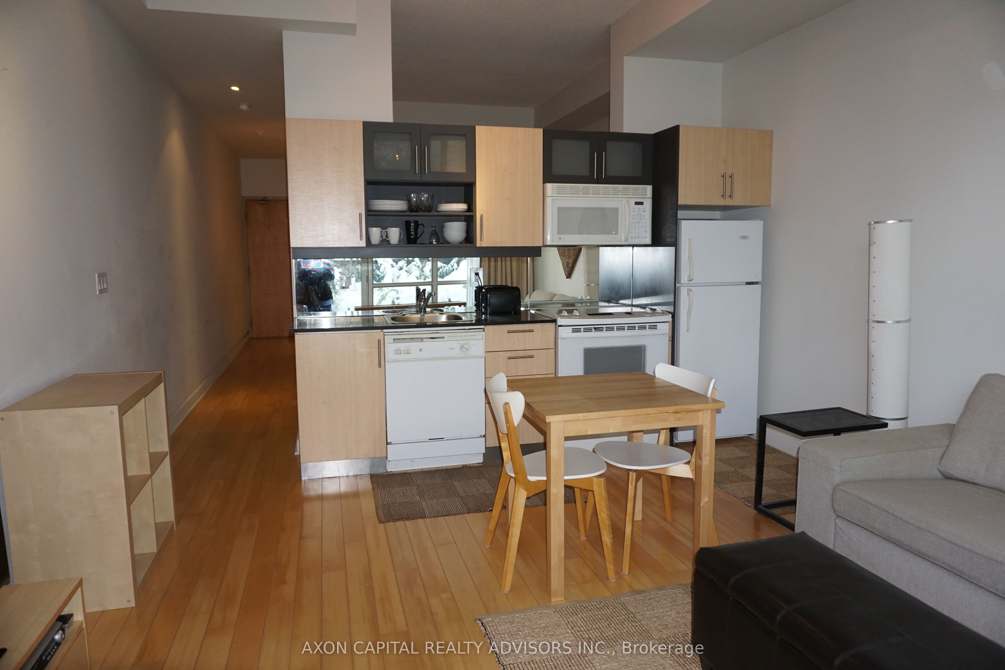 350 Wellington Street W G11