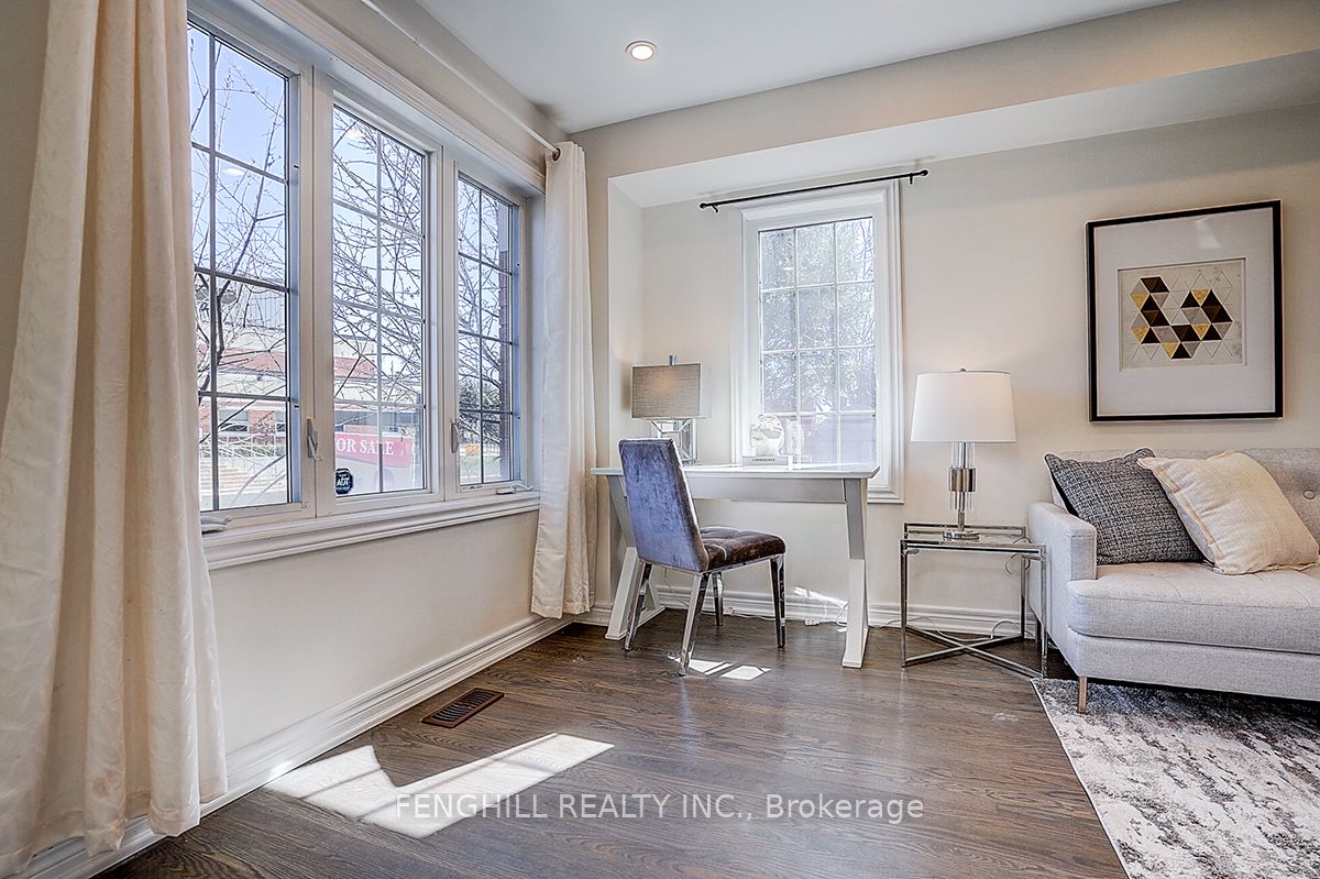 375 White's Hill Avenue