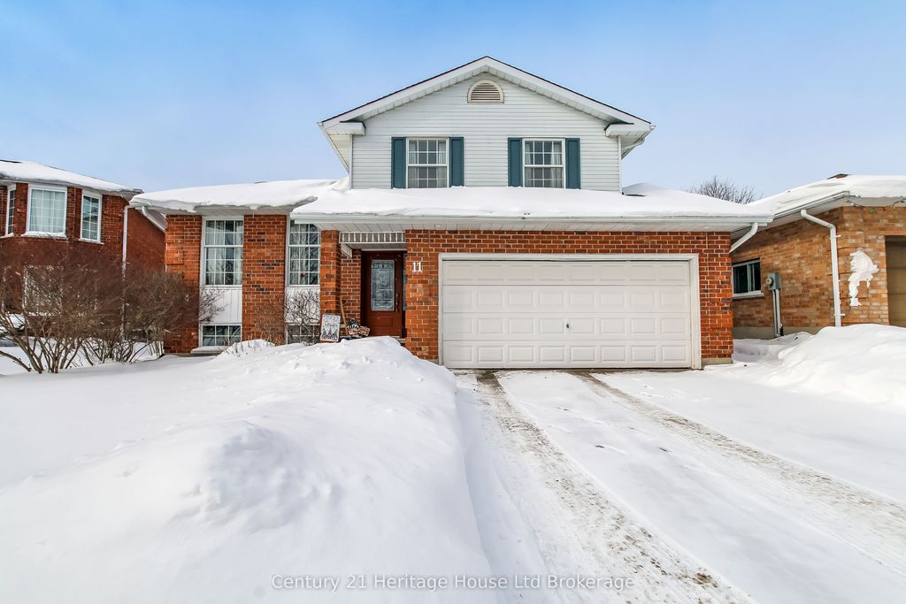 Photo of 11 John Davies Drive, Woodstock, ON N4T 1M9 (MLS # X12750700)