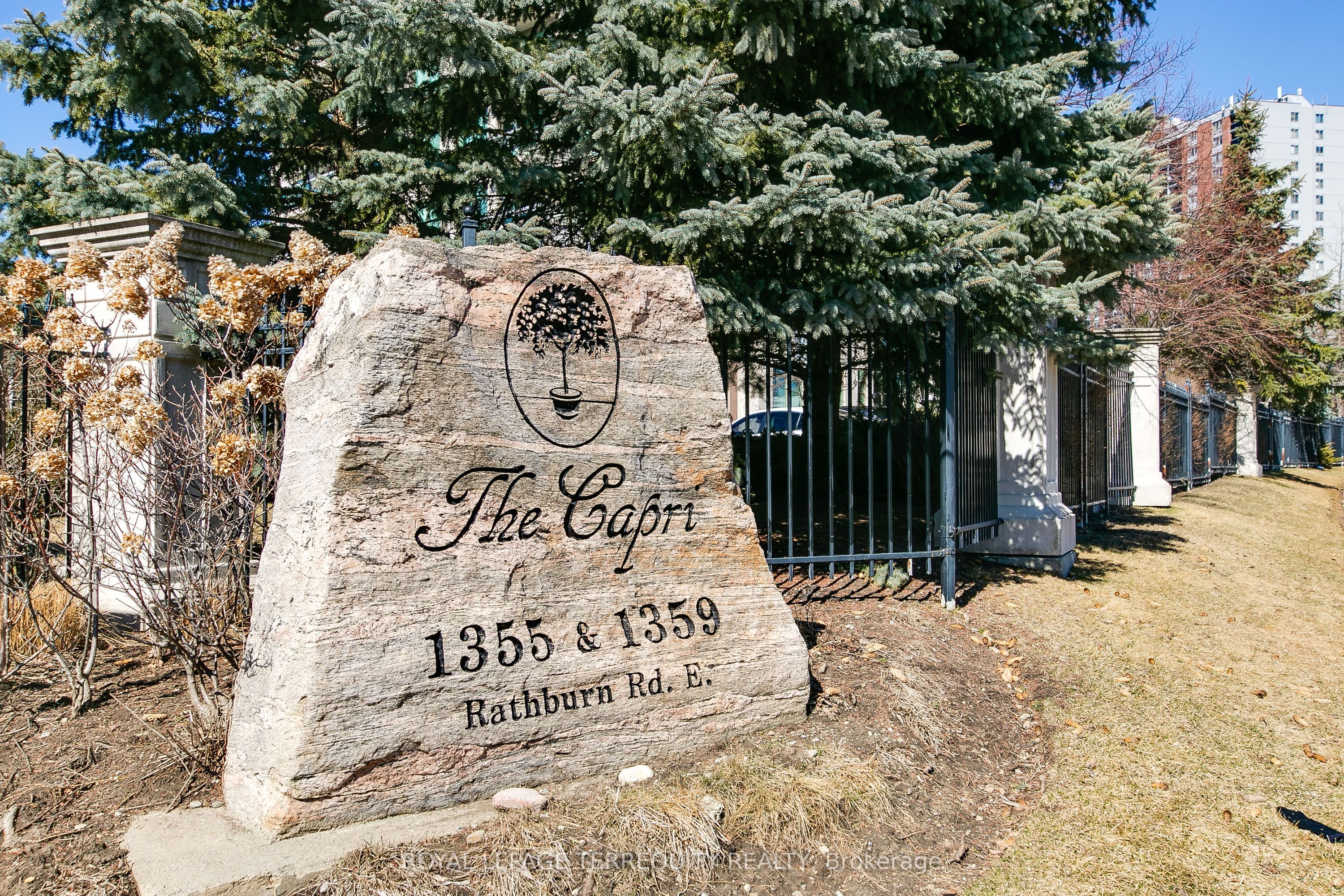 1359 Rathburn Road E 809
