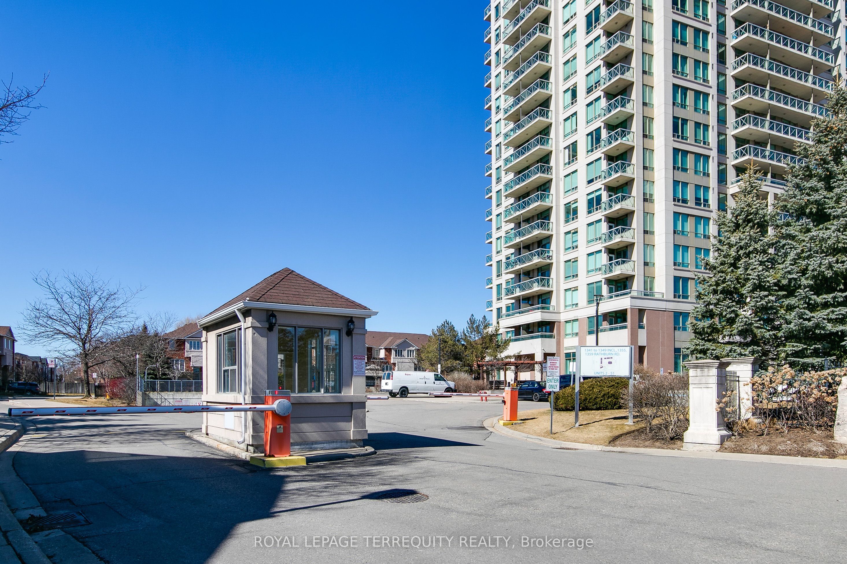 1359 Rathburn Road E 809