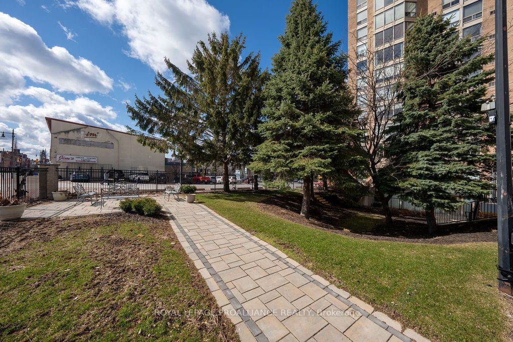 Photo of 344 Front St Street #806, Belleville, ON K8N 5M4 (MLS # X13073294)