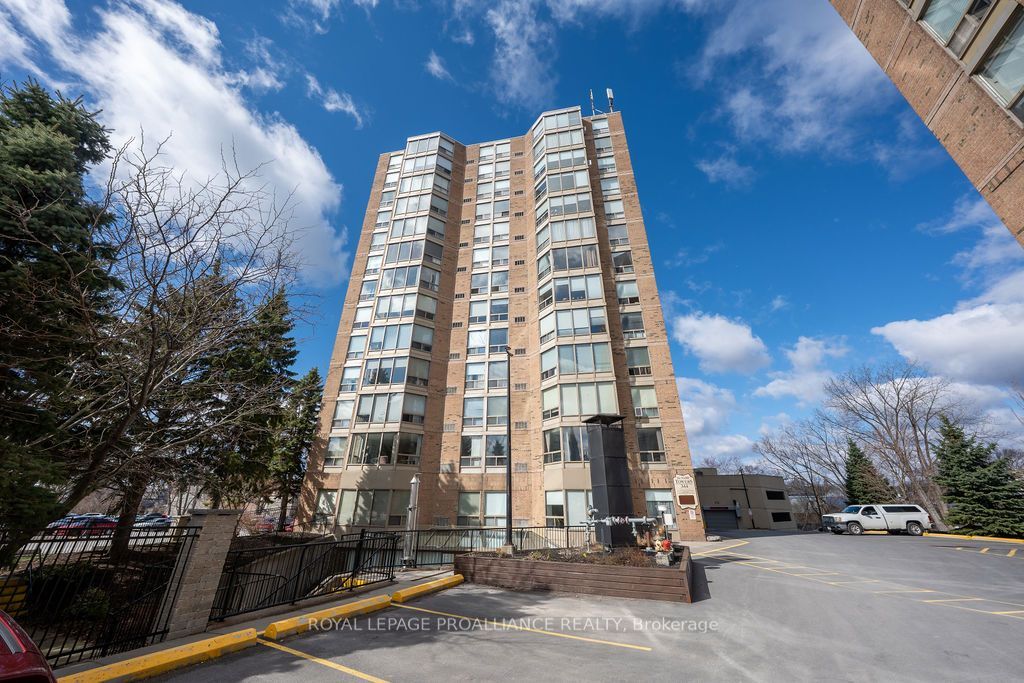 Photo of 344 Front St Street #806, Belleville, ON K8N 5M4 (MLS # X13073294)