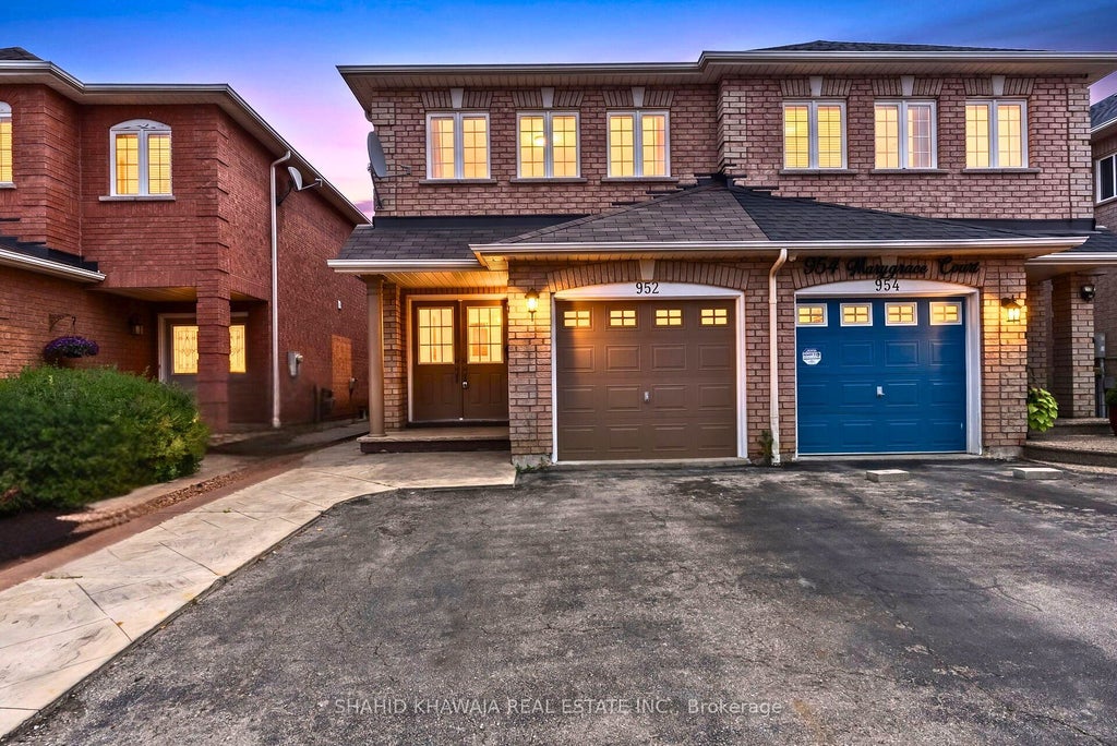 Photo of 952 Marygrace Court, Mississauga, ON L5V 2V7 (MLS # W13829942)