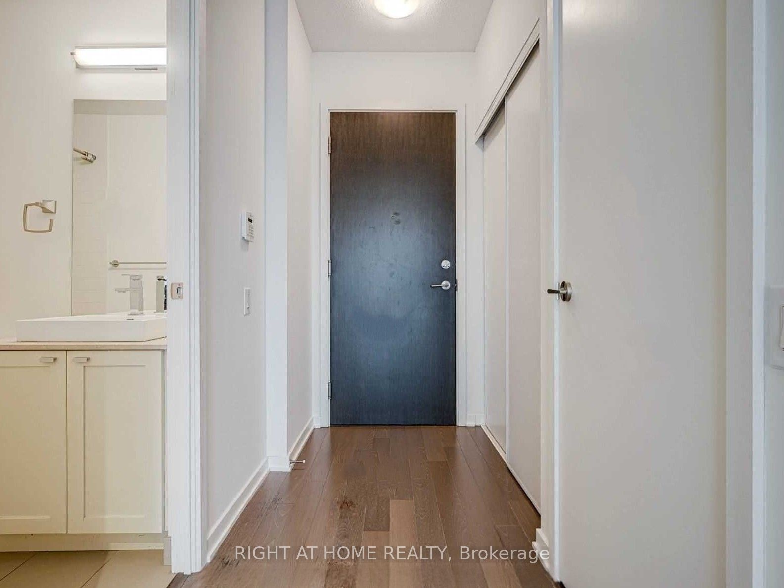 105 The Queensway Avenue 1613