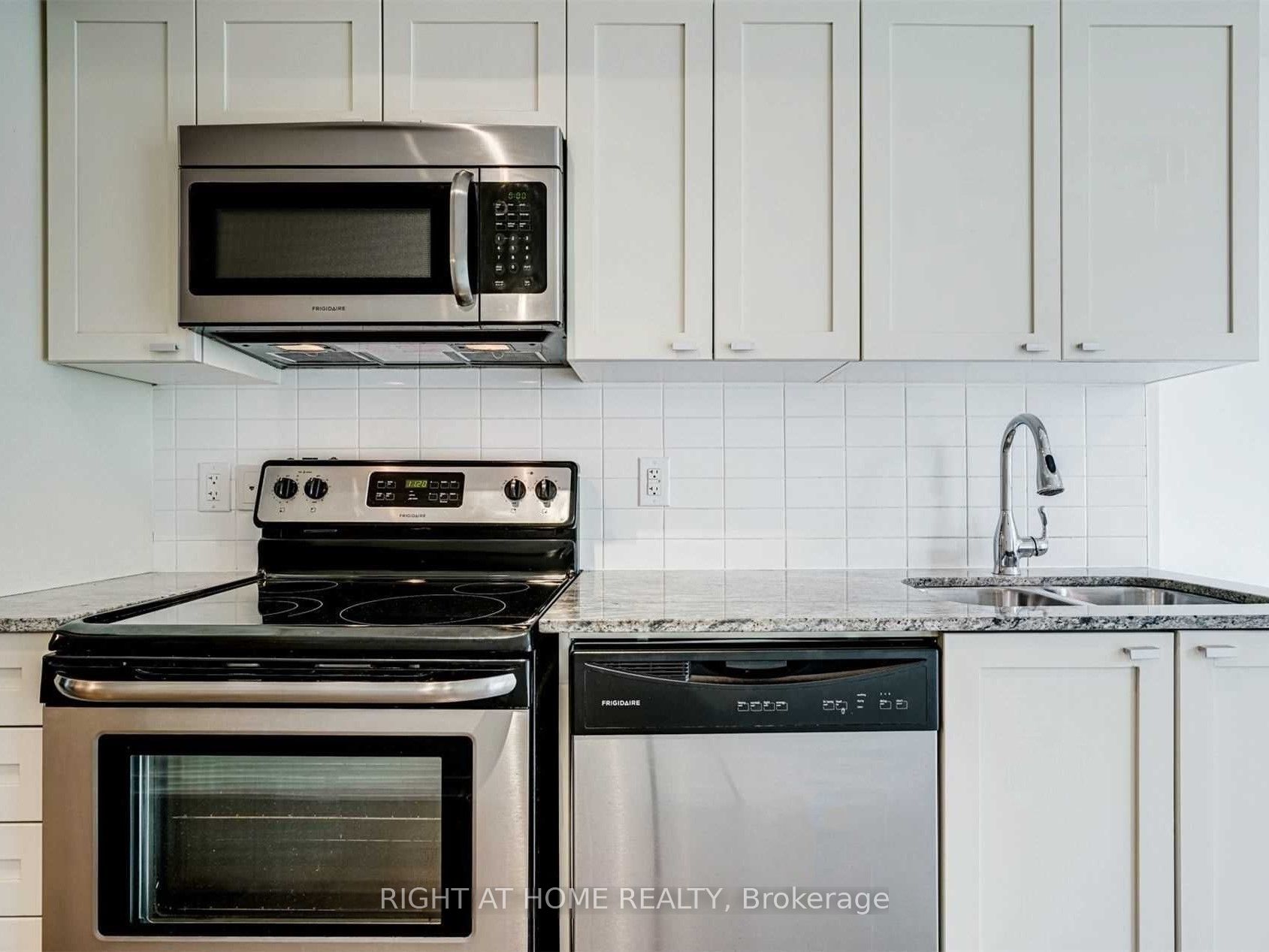 105 The Queensway Avenue 1613