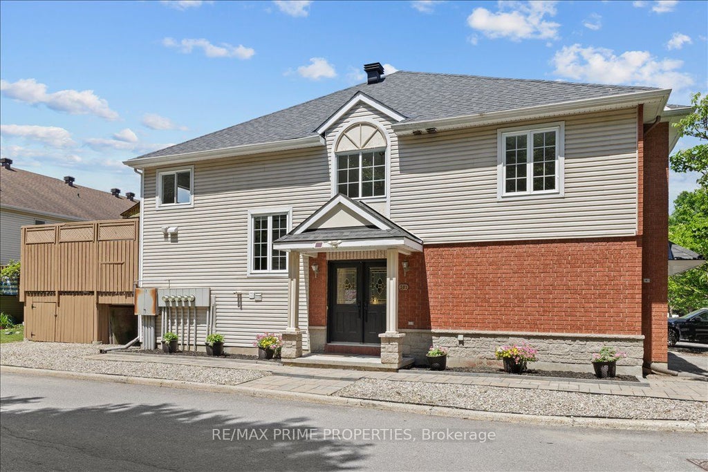 Photo of 201 Gladeview Private, Blossom Park - Airport and Area, ON K1T 4A6 (MLS # X13456614)