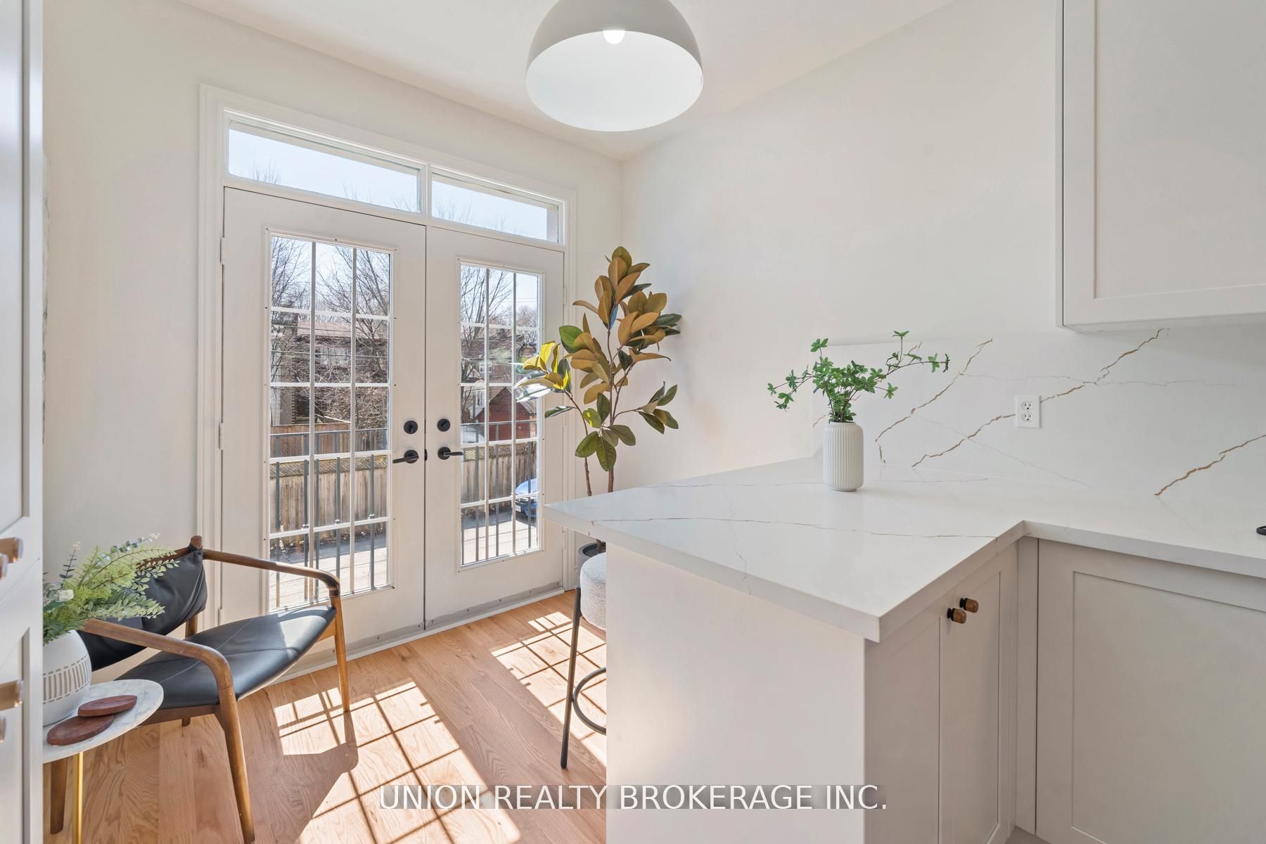 59D Woodbine Avenue