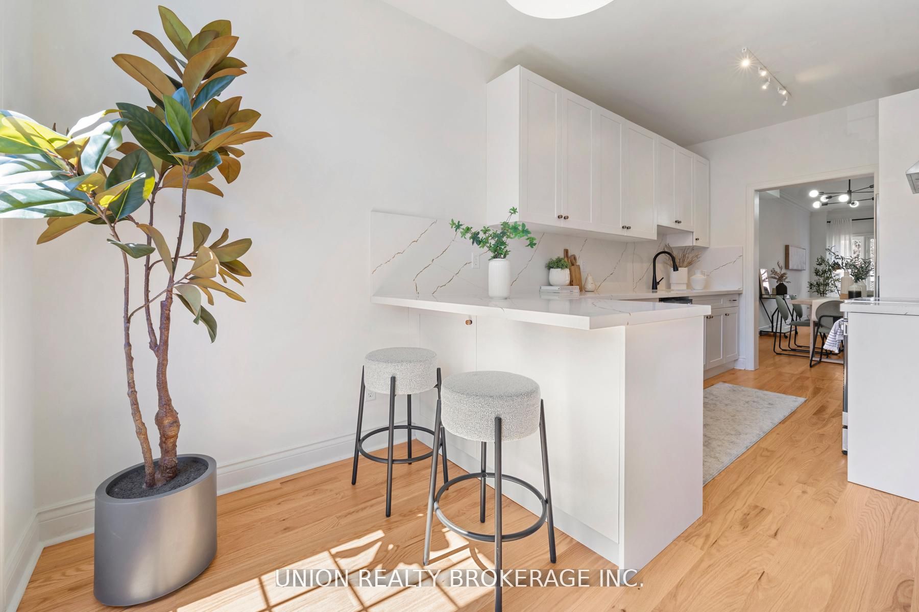 59D Woodbine Avenue