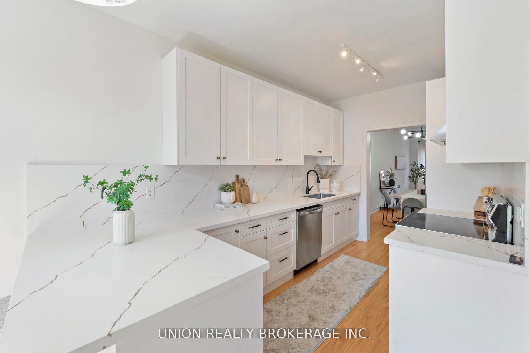 59D Woodbine Avenue