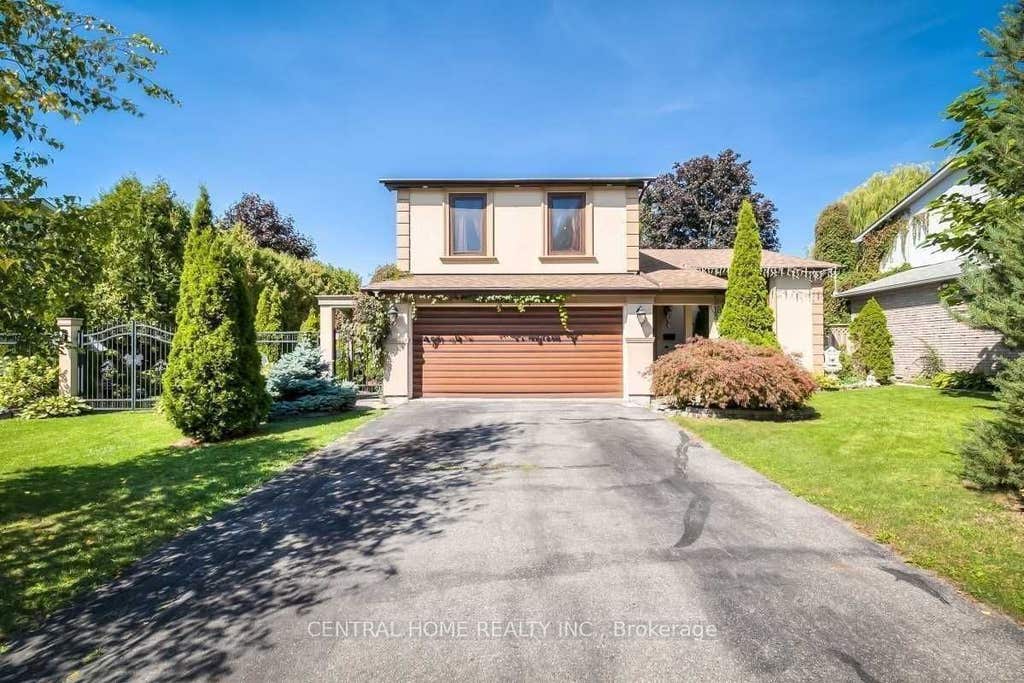 Photo of 18 Mayvern Crescent, Richmond Hill, ON L4C 5J4 (MLS # N13527524)
