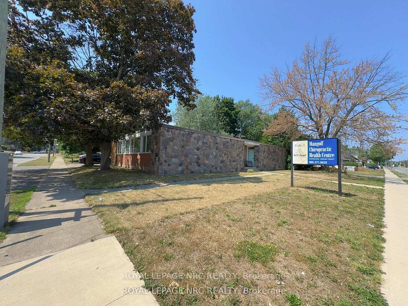 4213/4207 Drummond Rd Road