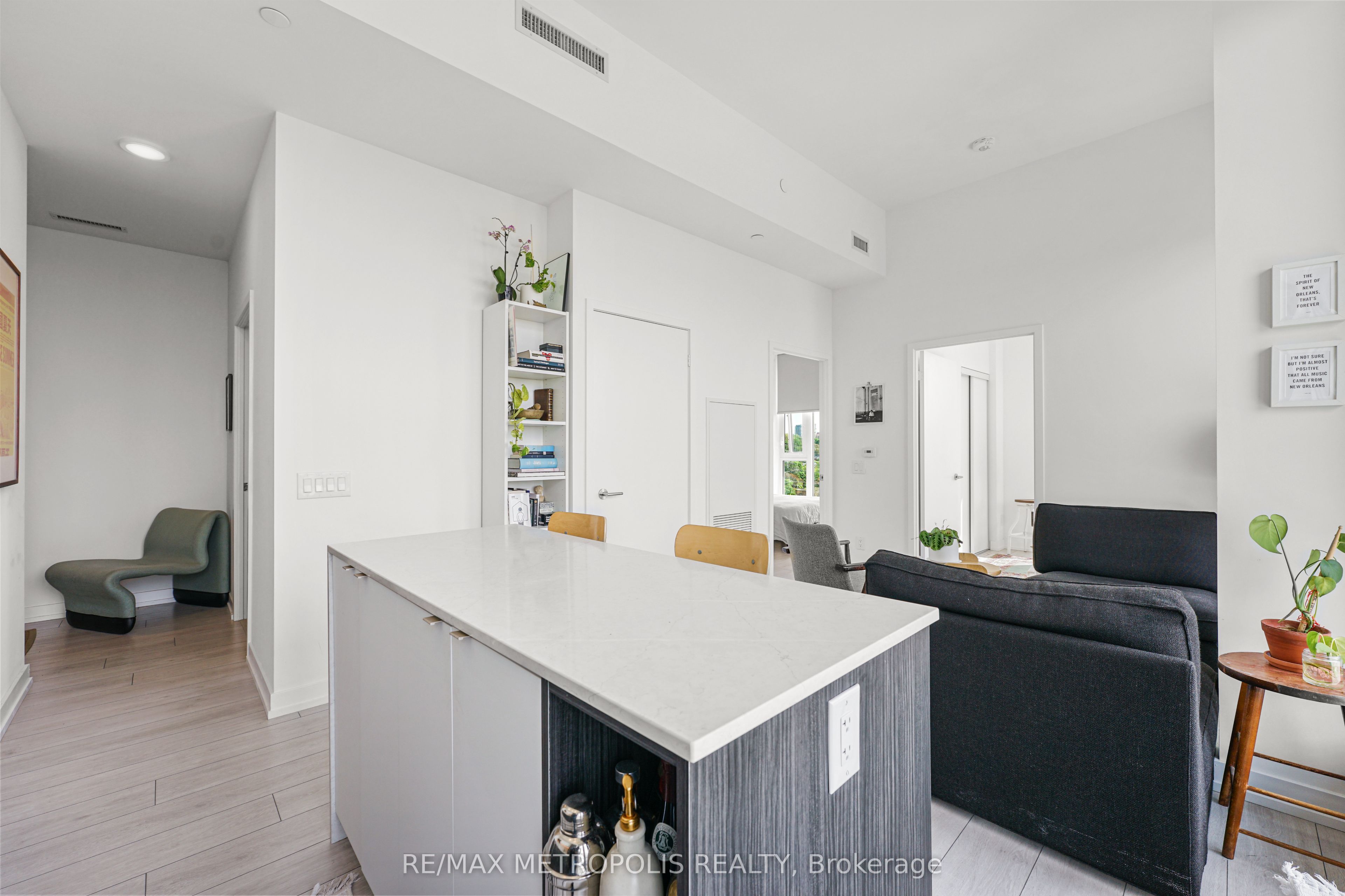 500 Dupont Street 815