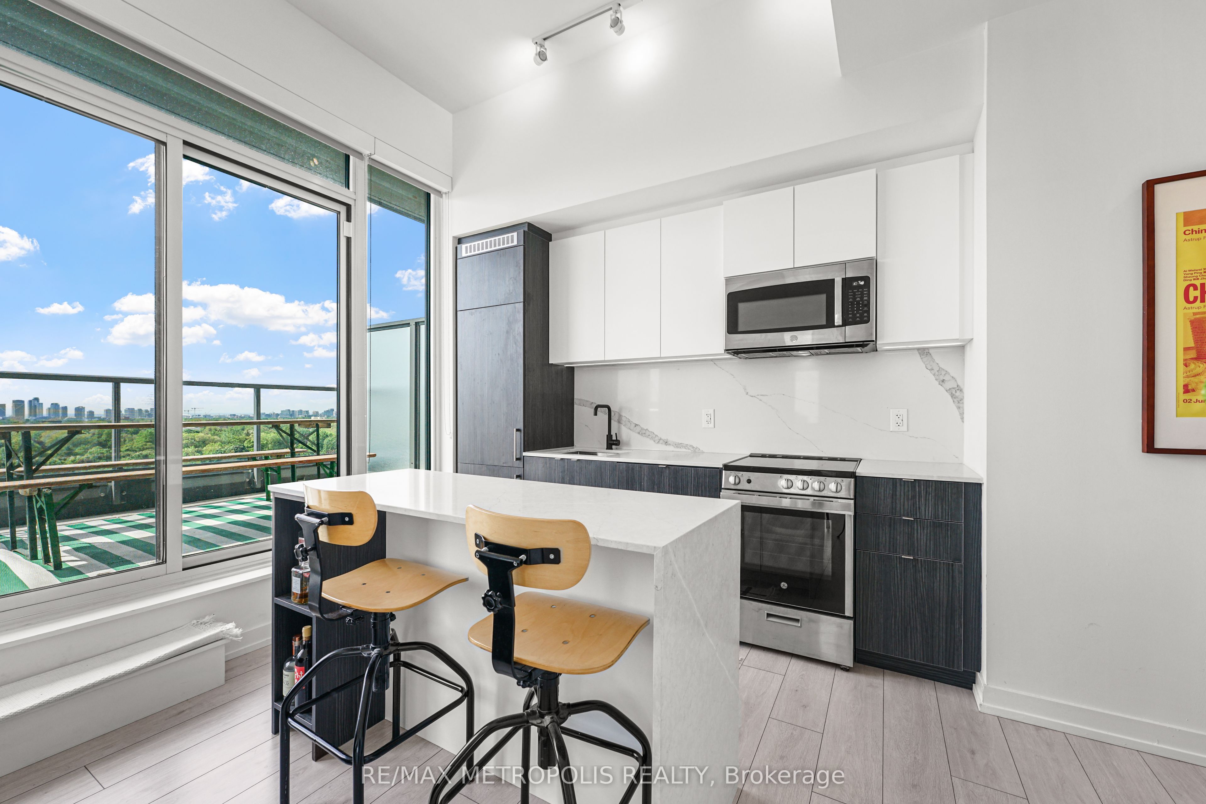 500 Dupont Street 815