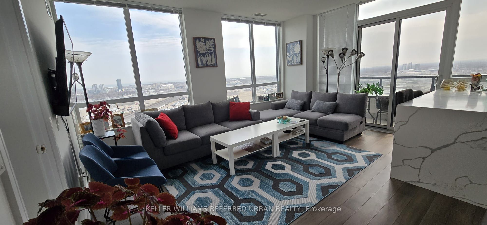 20 Thomas Riley Road 2809 - Main room