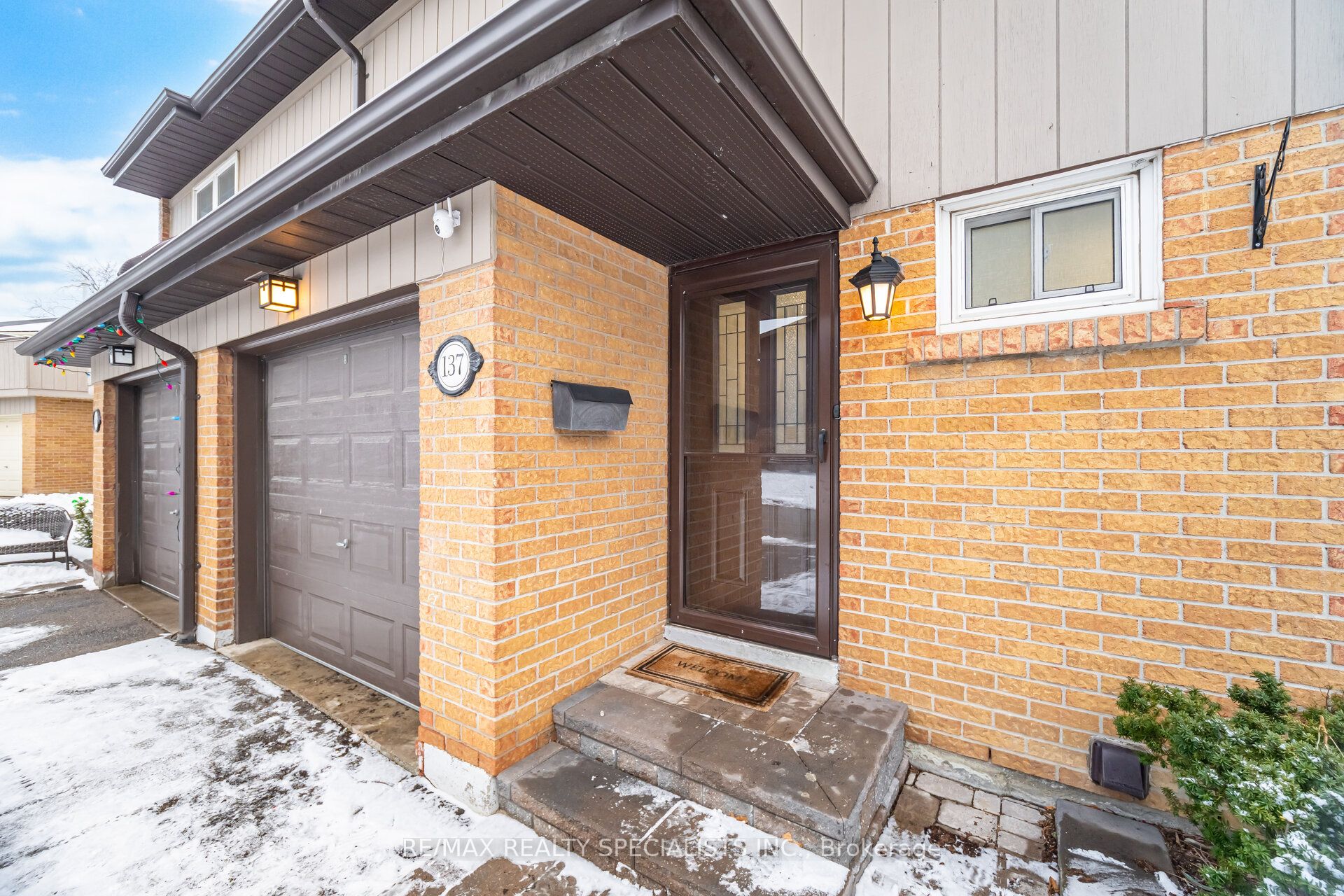 1951 Rathburn Road E 137