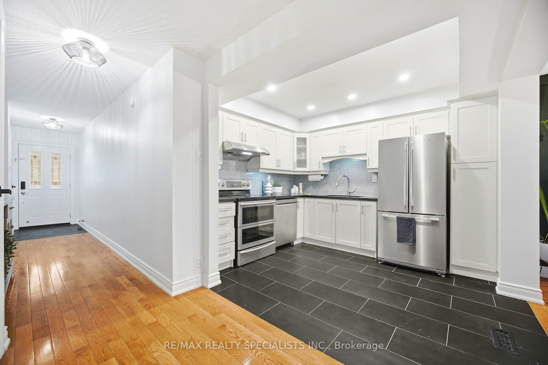 1951 Rathburn Road E 137