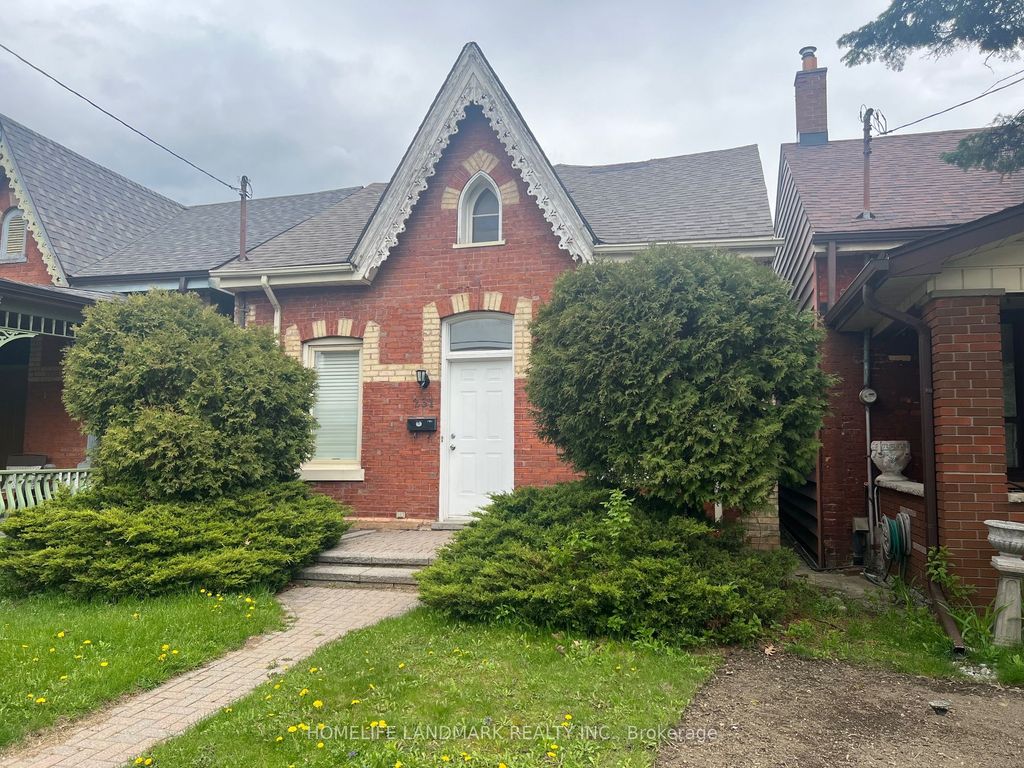 Photo of 231 Clinton Street, Toronto, ON M6G 2Y4 (MLS # C13107898)