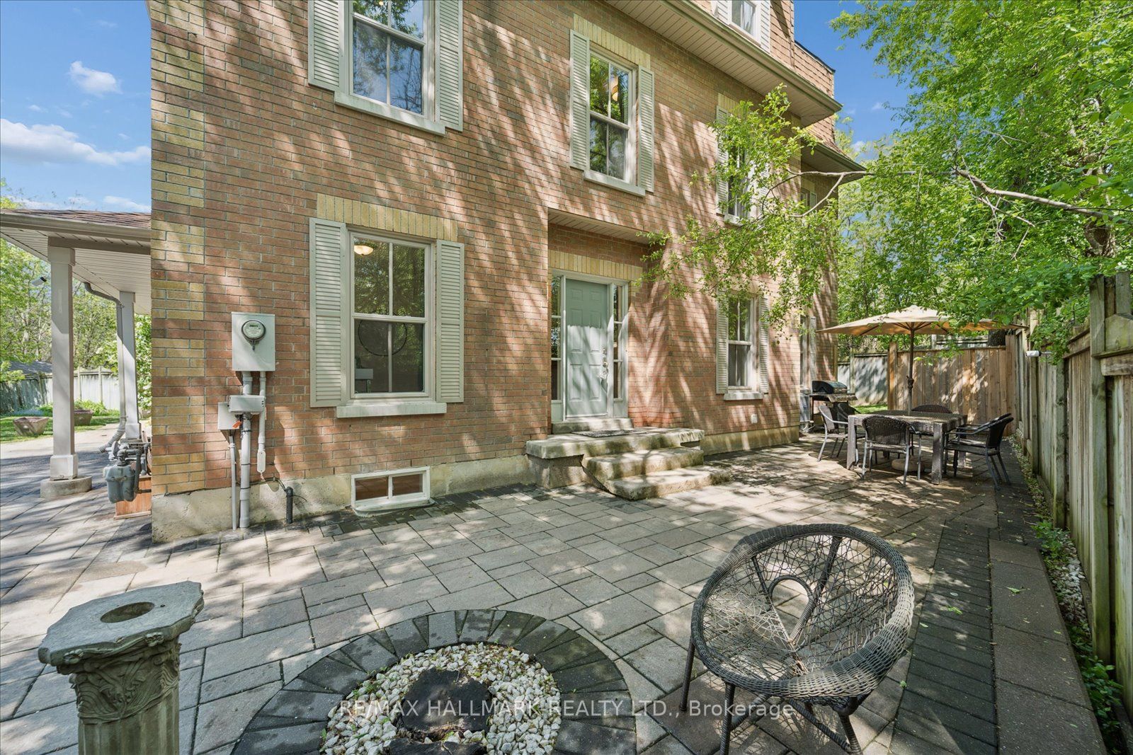 13 E J Lennox Way