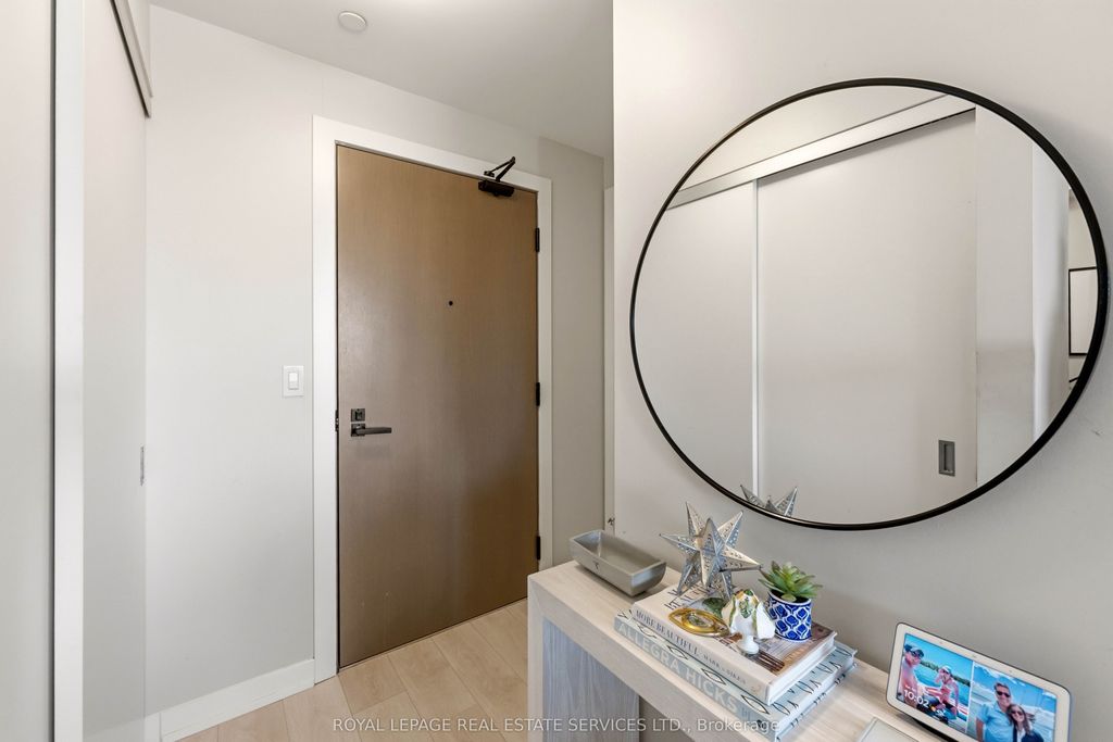 Photo of 223 St Clair Avenue W #508, Toronto, ON M4V 0A5 (MLS # C12989122)
