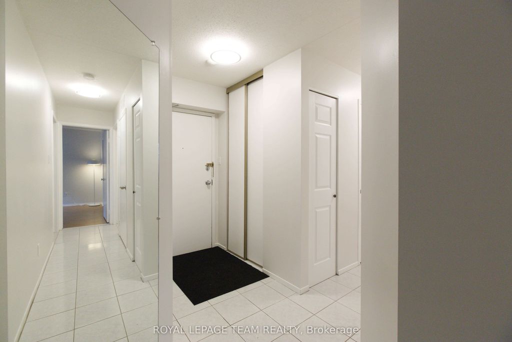 Photo of 260 Brittany Drive #118, Manor Park - Cardinal Glen and Area, ON K1K 4M2 (MLS # X12457863)