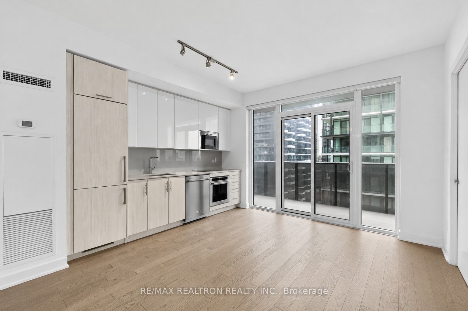 330 Richmond Street W 2203