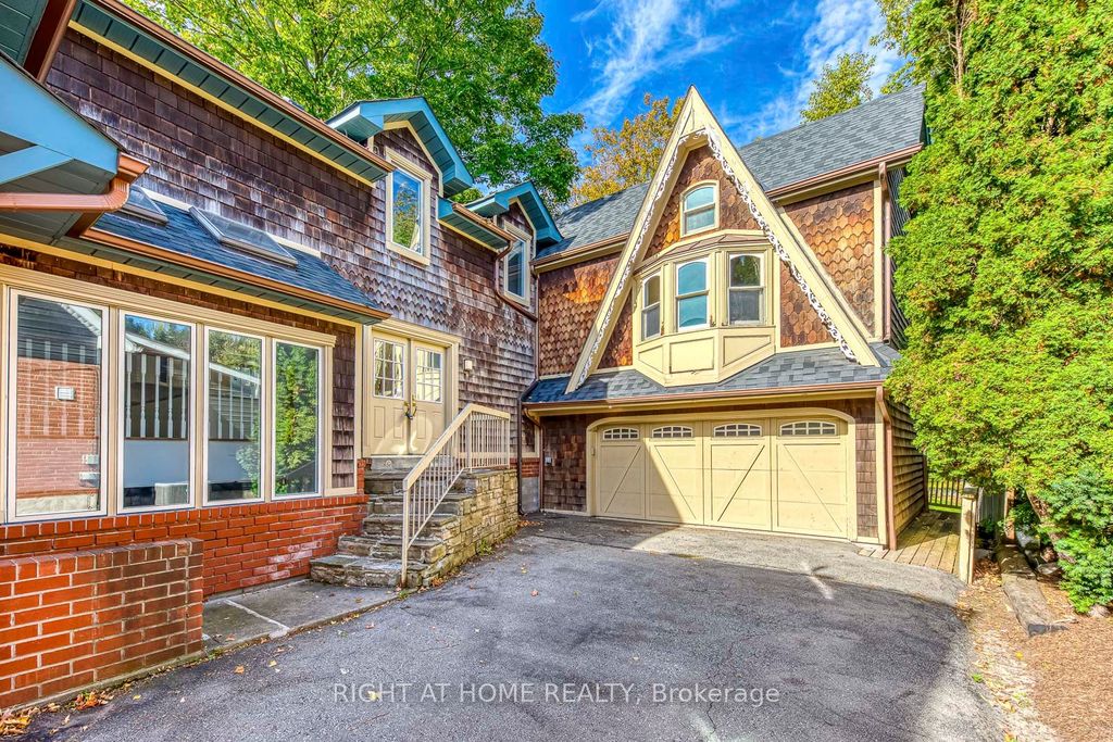 Photo of 435 Maple Avenue, Oakville, ON L6J 2J2 (MLS # W12484602)
