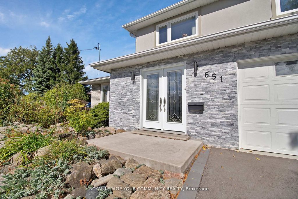 Photo of 651 Burnhamthorpe Road, Toronto, ON M9C 2Z1 (MLS # W12479993)