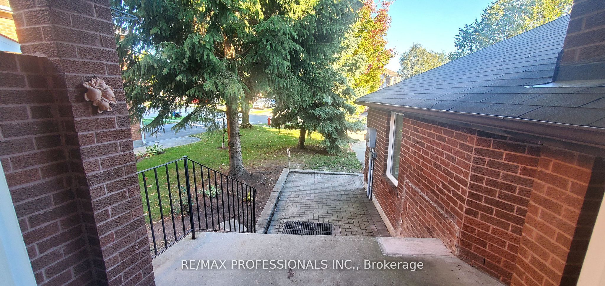 2545 Addingham Crescent
