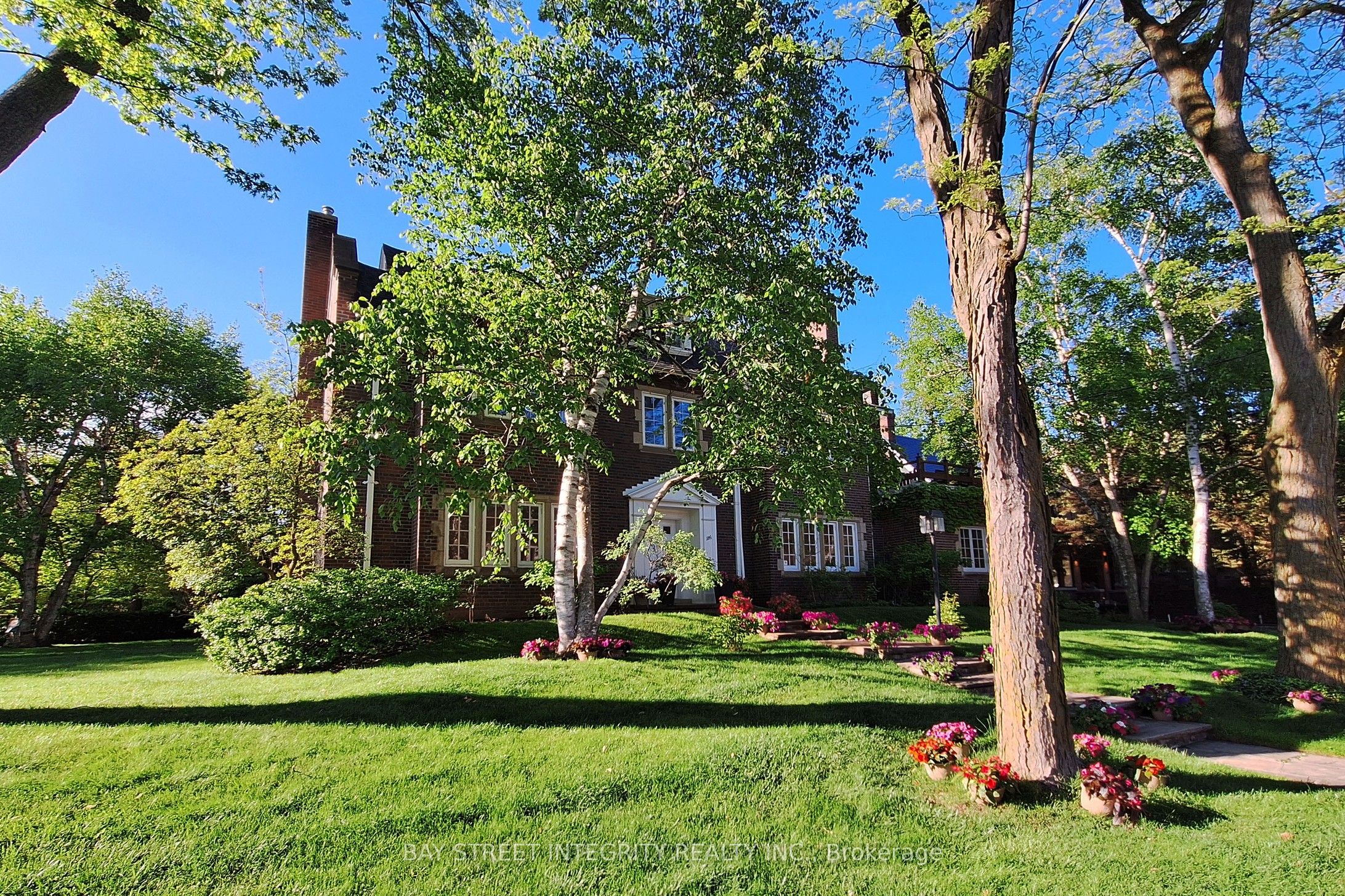 184 Heath Street W