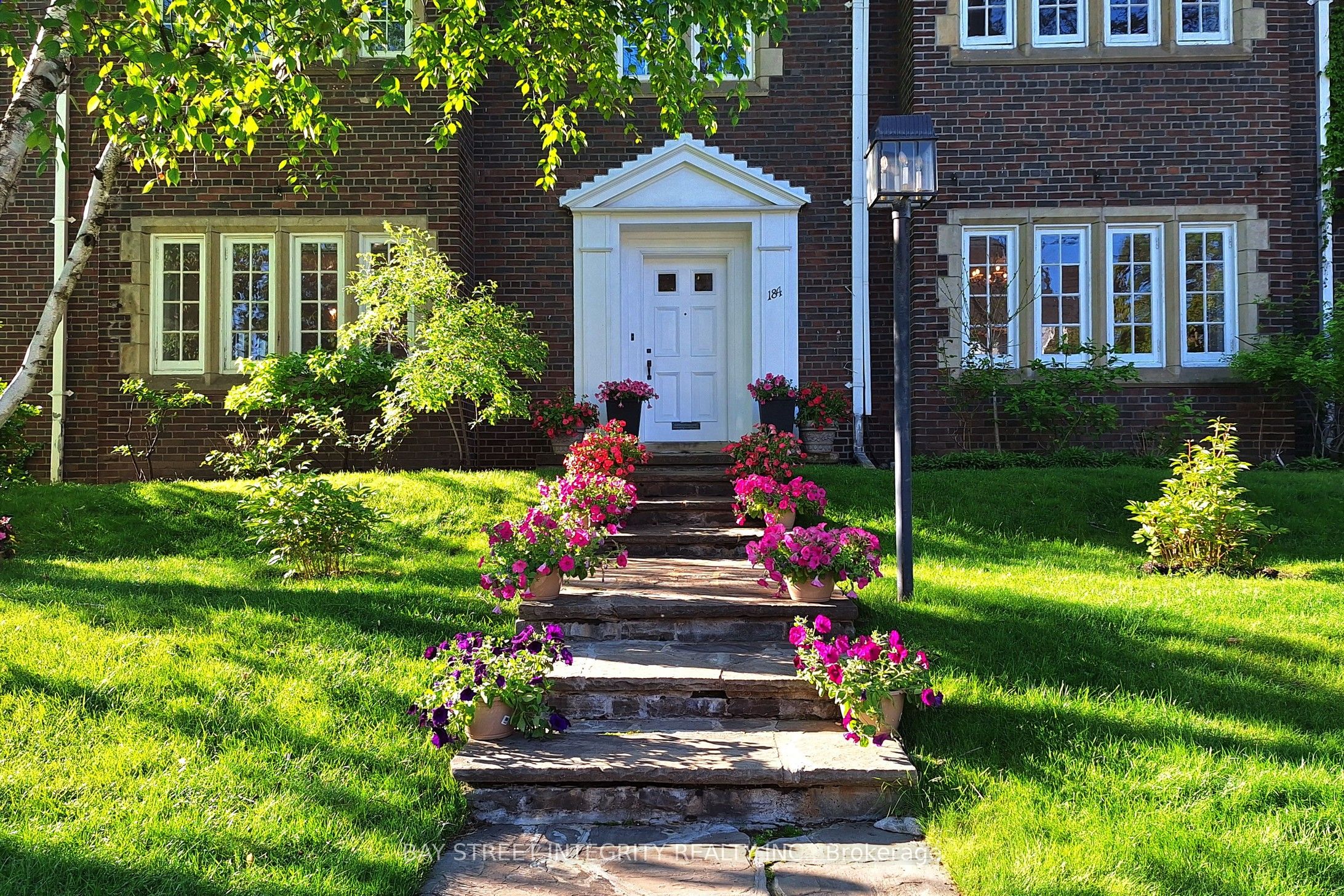 184 Heath Street W