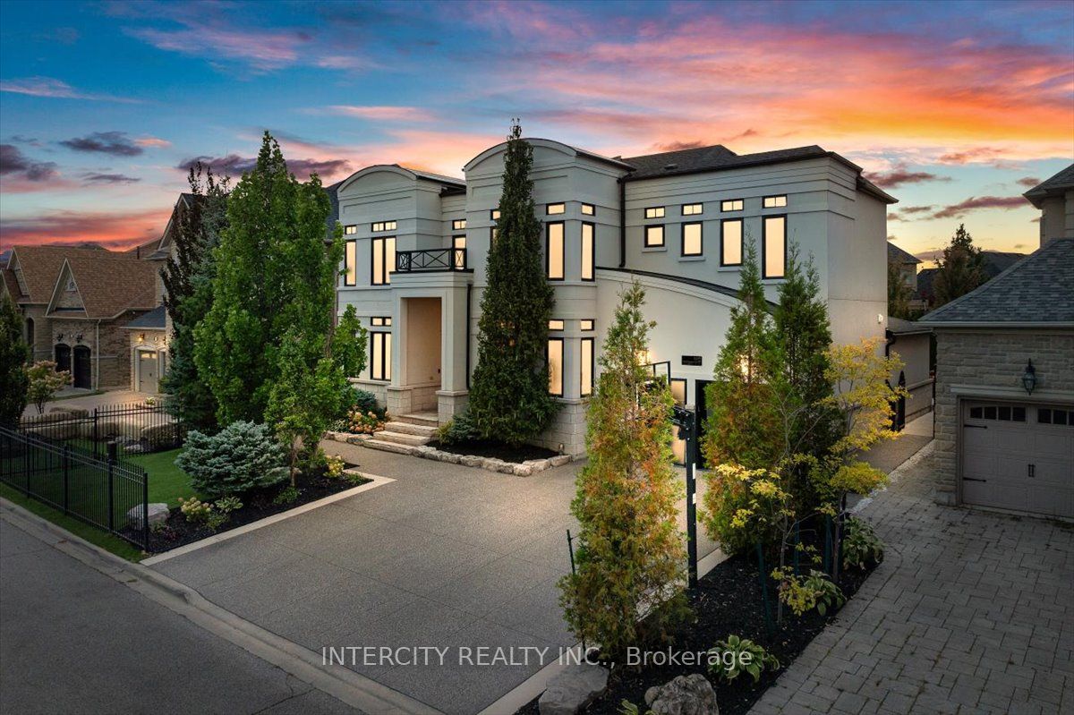 102 Cook's Mill Crescent