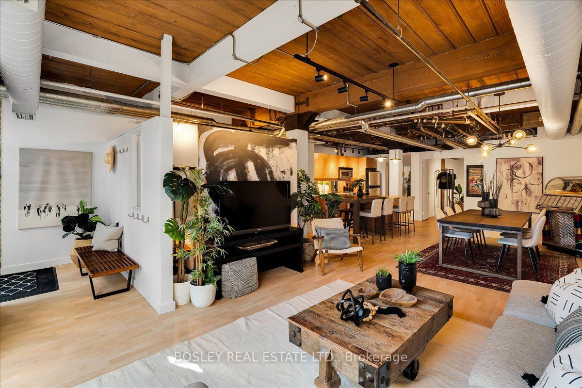 955 Queen Street W 116