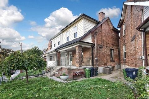 300 Montrose Avenue Toronto ON M6G 3G8