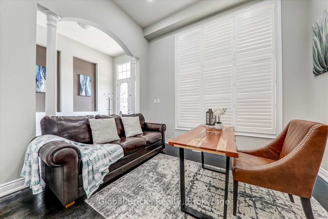 2 Fallowfield Road S