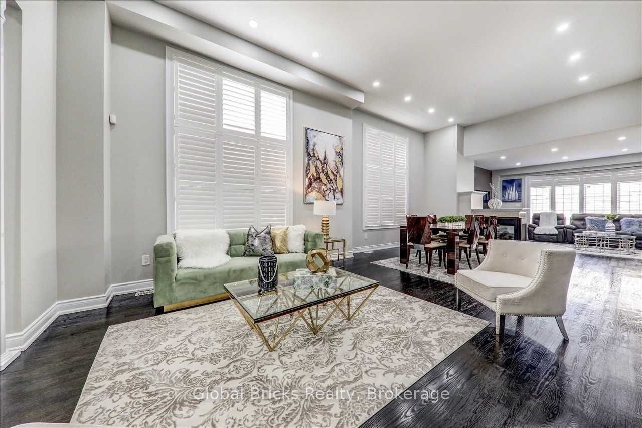 2 Fallowfield Road S