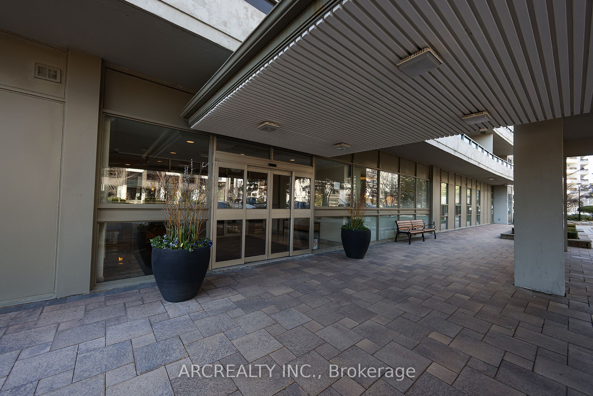 50 Quebec Avenue 2401