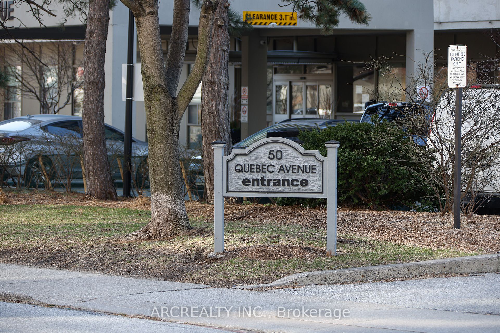 50 Quebec Avenue 2401