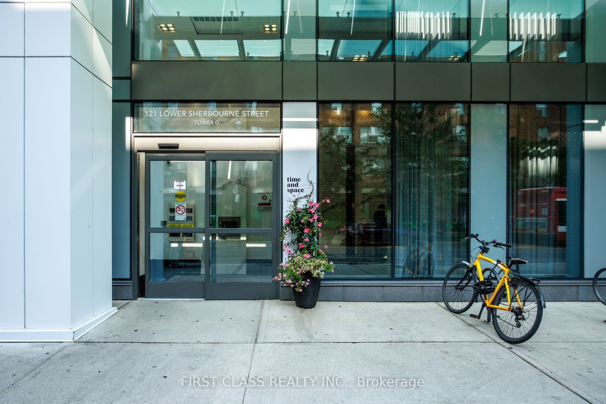 121 Lower Sherbourne Street LPH1840